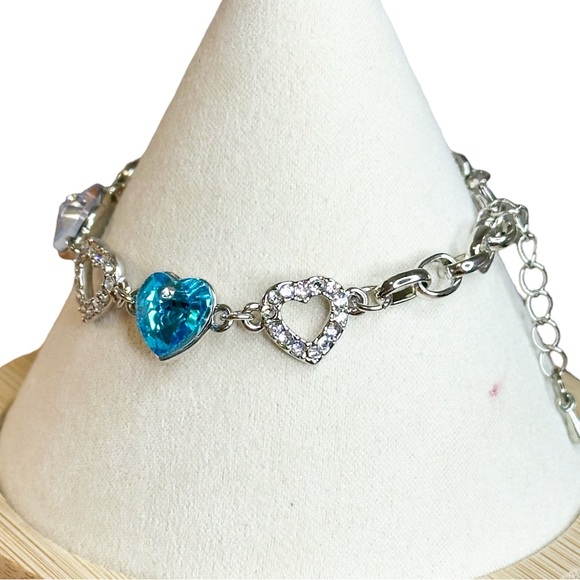 Y2K Vintage NOS Shades of Blue Rhinestone Heart Silver Tone Bracelet - Picture 4 of 6